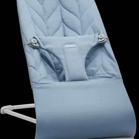 BabyBjörn - Wipstoeltje Bliss - Geweven kroonblad quilt Blauw