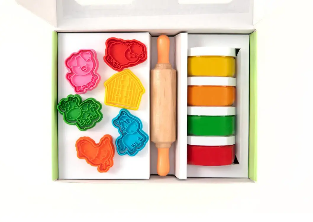 Childgen - Play Dough Premium Set - Farm * 4 Pcs Play Dough *1 Pcs Wooden Roller *12 Pcs Premium Stamp And Cutter - Multicolor