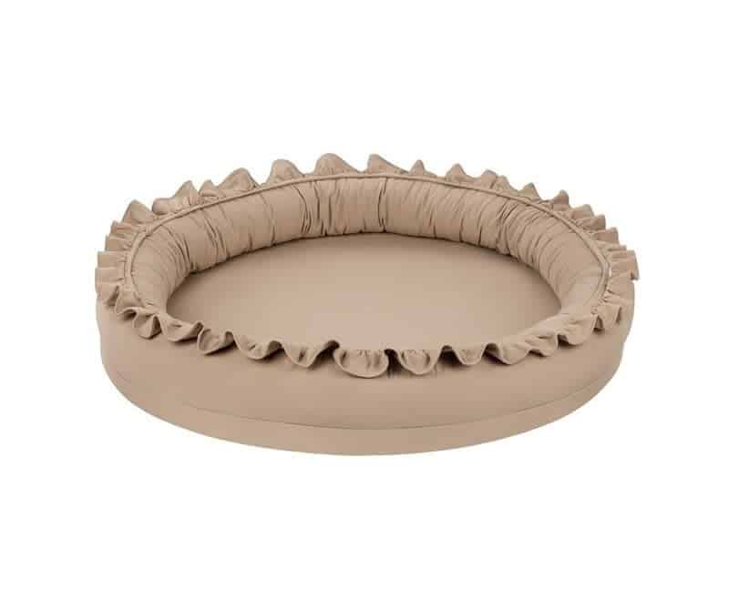 Cotton & Sweet - Small Junior nest with ruffles - Cappuccino