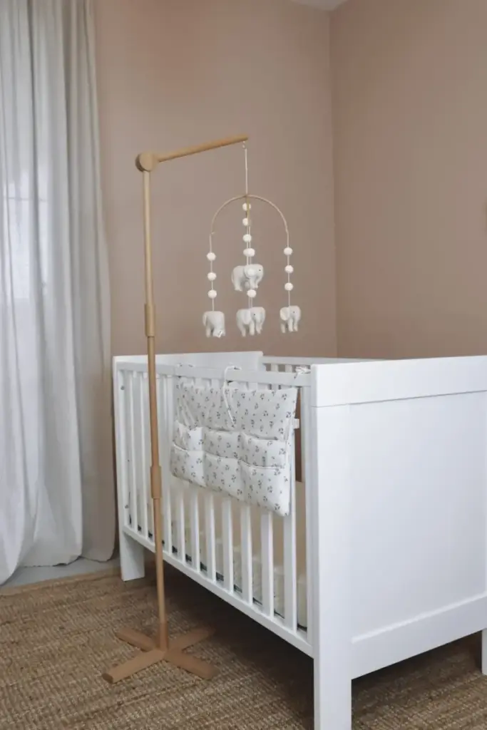 Little Loua - Wooden stand