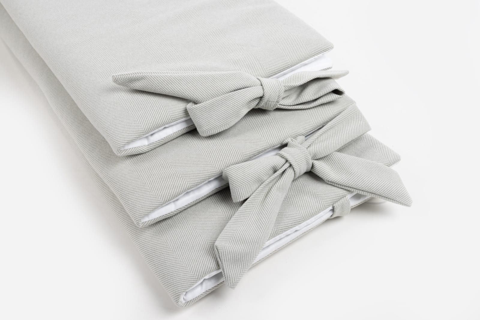 Maison Naline - 3 delige dubbele parkomrander herringbone groen / lintstrikken herringbone groen (horizontale lijnen)+stootrol