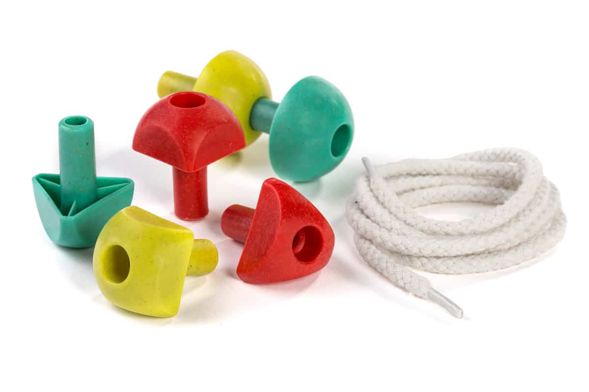 Miniland - NAGELSPEL, 18 nagels, bord 19x19cm, 3 katoenen koordjes en 8 voorbeelden, 3+