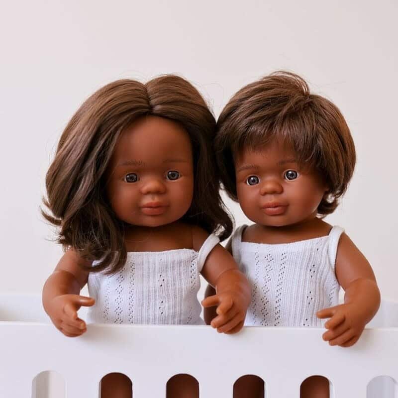 Miniland - POP AUSTRALISCH ABORIGINAL 38cm, met vanillegeur, waterdicht, anatomisch correct, in vinyl, in geschenkdoos. Made in ES, 10m+