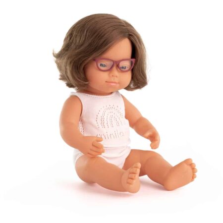 Miniland - POP EUROPEES MEISJE met DOWN SYNDROOM met BRIL 38cm, met vanillegeur, waterdicht, anatomisch correct, in vinyl, in geschenkdoos. Made i