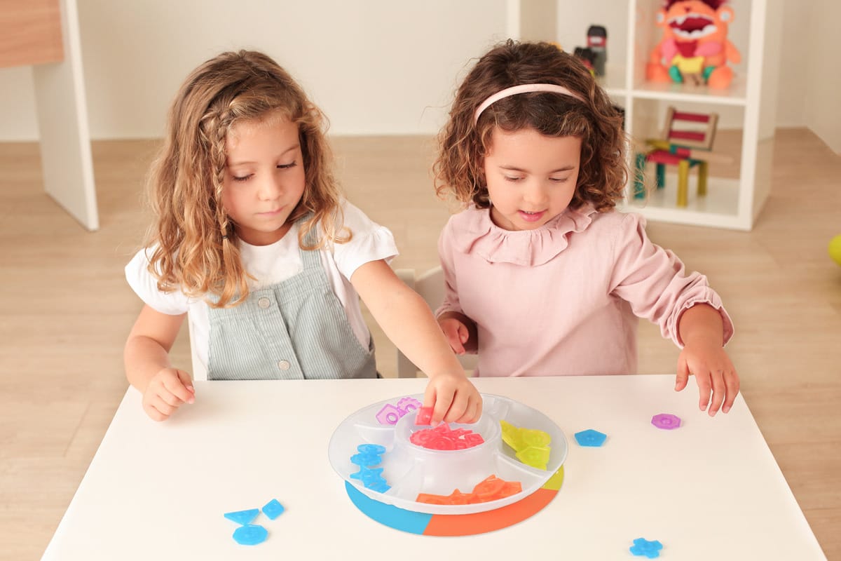 Miniland - SORTEERSCHALEN diam.26cm, doorzichtig, geschikt voor lightpad, 4 schalen en 1 speelkaart, 2+