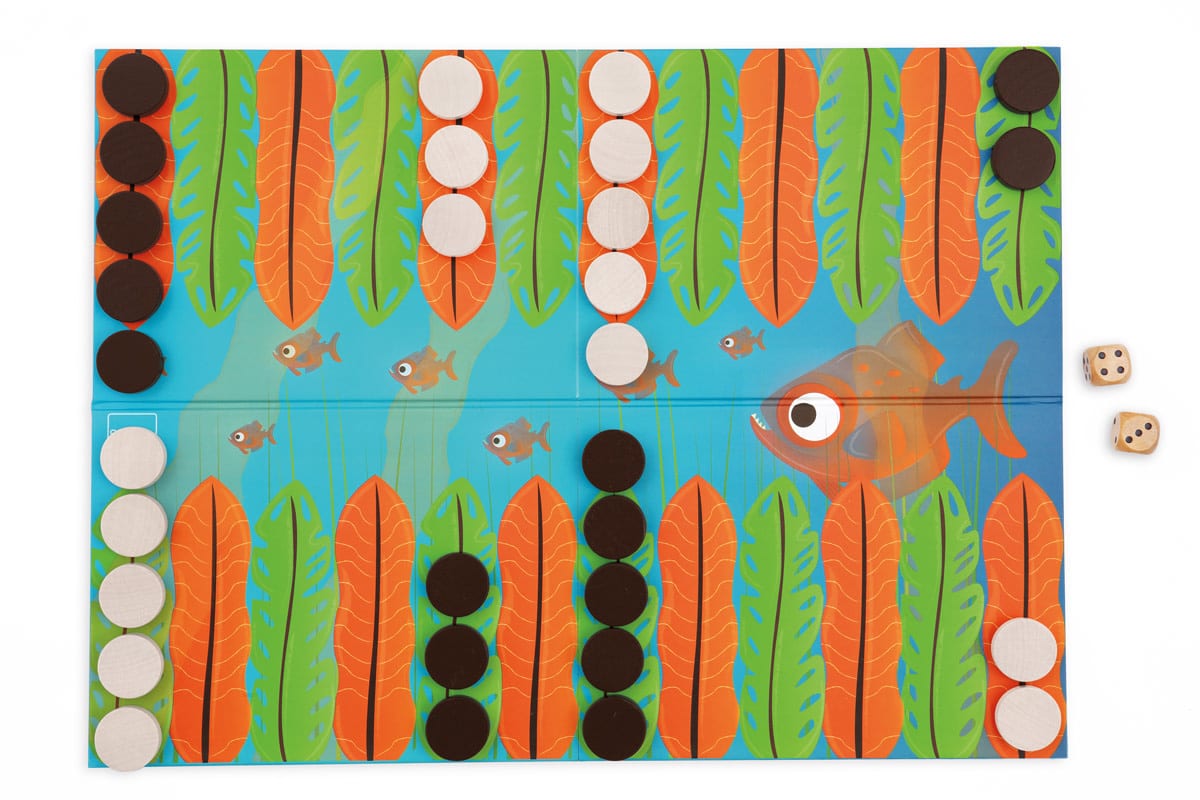 Scratch - Spel: PIRANHA RACE / JUNIOR BACKGAMMON 38x28cm, met 2x15 houten pionnen en 2 houten dobbelstenen, in vormendoos 29.5x21.5x6.5cm, 7+