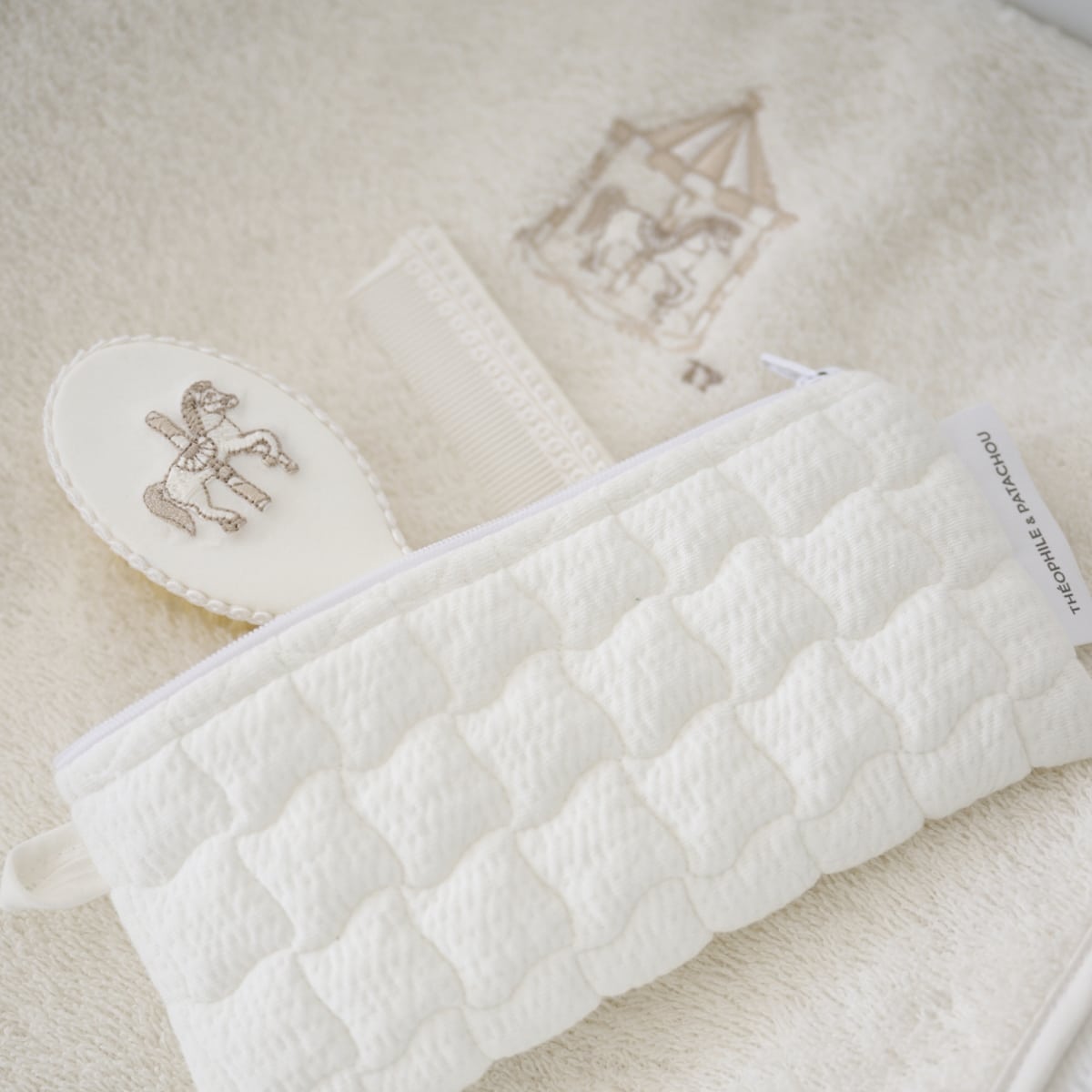 Theophile & Patachou - Borstel en kam + zakje Ivoor Carrousel