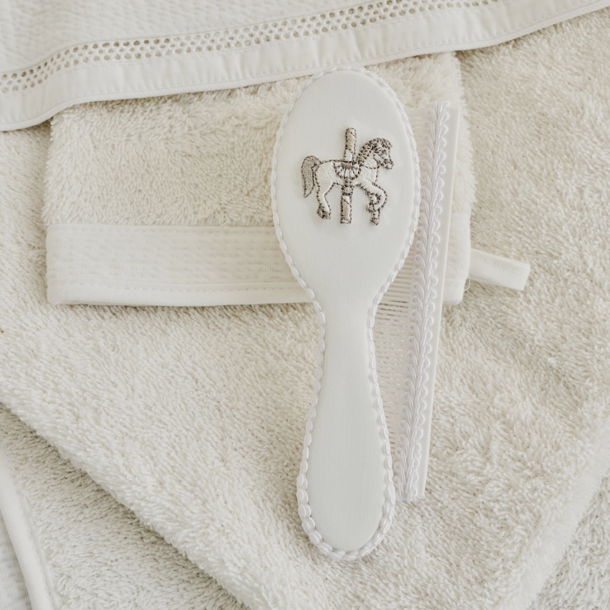 Theophile & Patachou - Borstel en kam + zakje Ivoor Carrousel