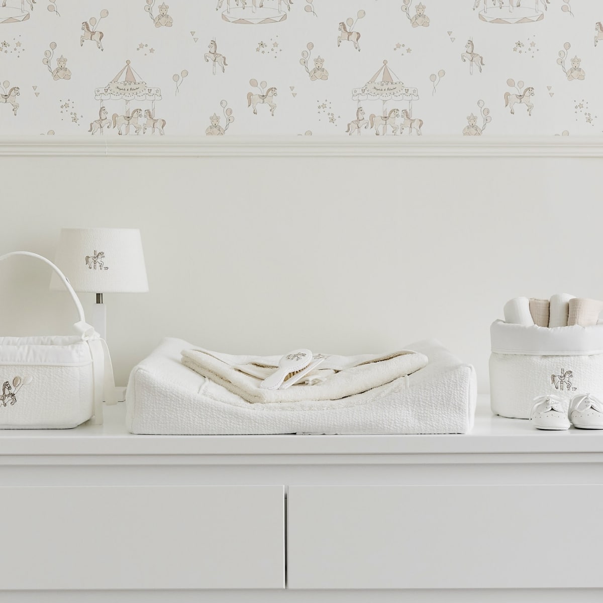 Theophile & Patachou - Hoes verzorgingskussen - Badstof + Gewafeld Ivoor Carrousel