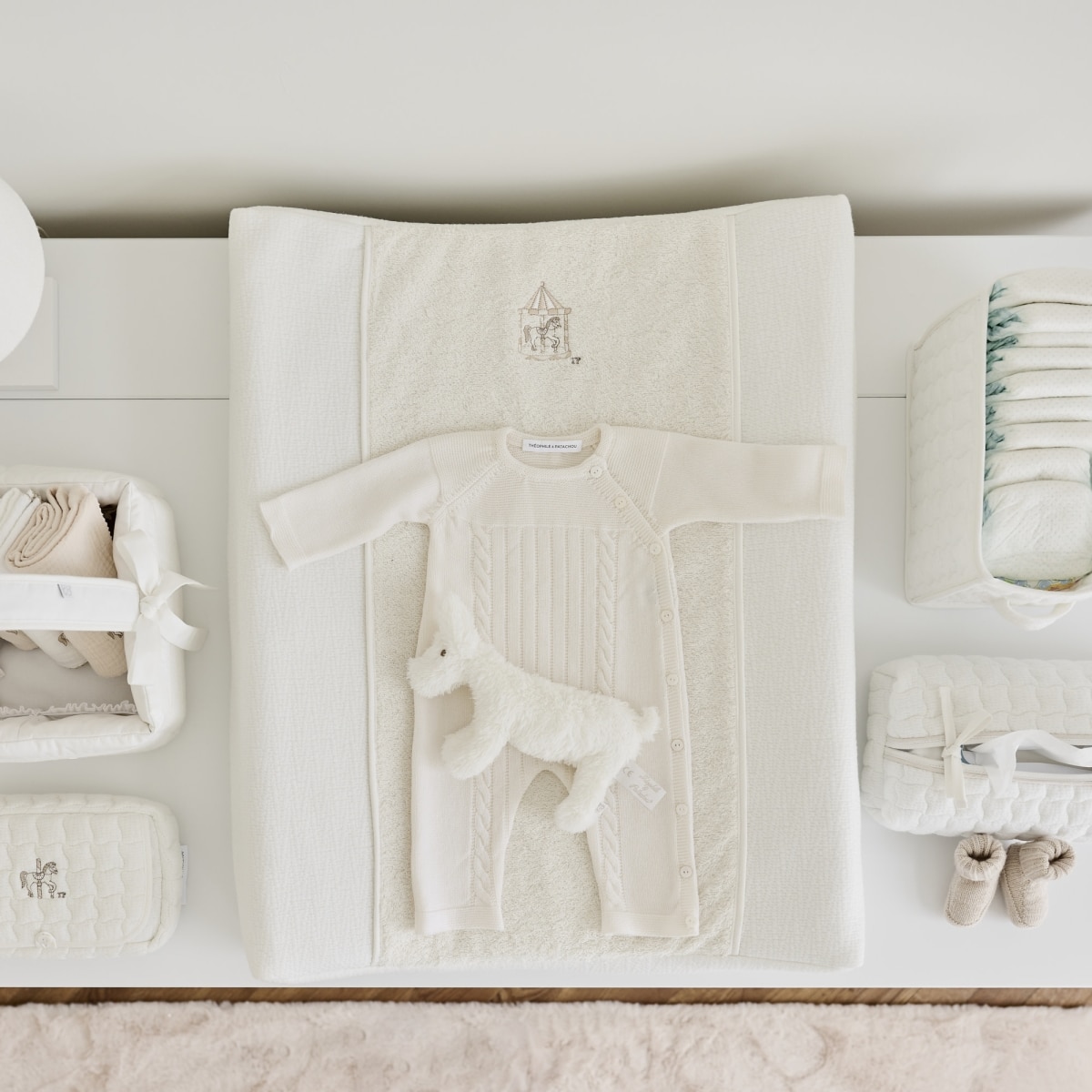 Theophile & Patachou - Hoes verzorgingskussen - Badstof + Gewafeld Ivoor Carrousel