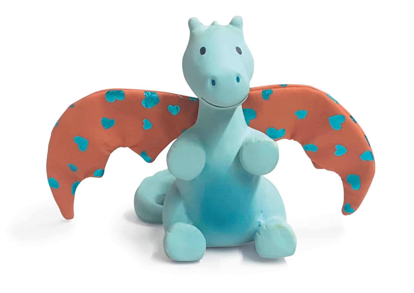 Tikiri - Fairytales - DRAAK Sunrise met rode vleugels 13cm, in natuurlijk rubber en katoen, in vensterdoos, 0+