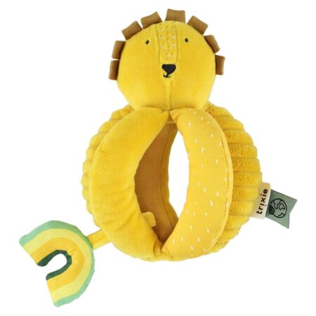 Trixie - Grabbing ball - Mr. Lion