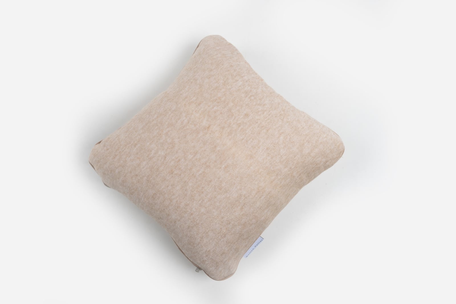 Maison Naline - Kussen 35x35 angora beige / paspel beige rondom