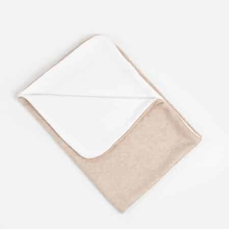 Maison Naline - Wiegdeken voorkant angora beige / achterkant angora ivoor / paspel beige rondom
