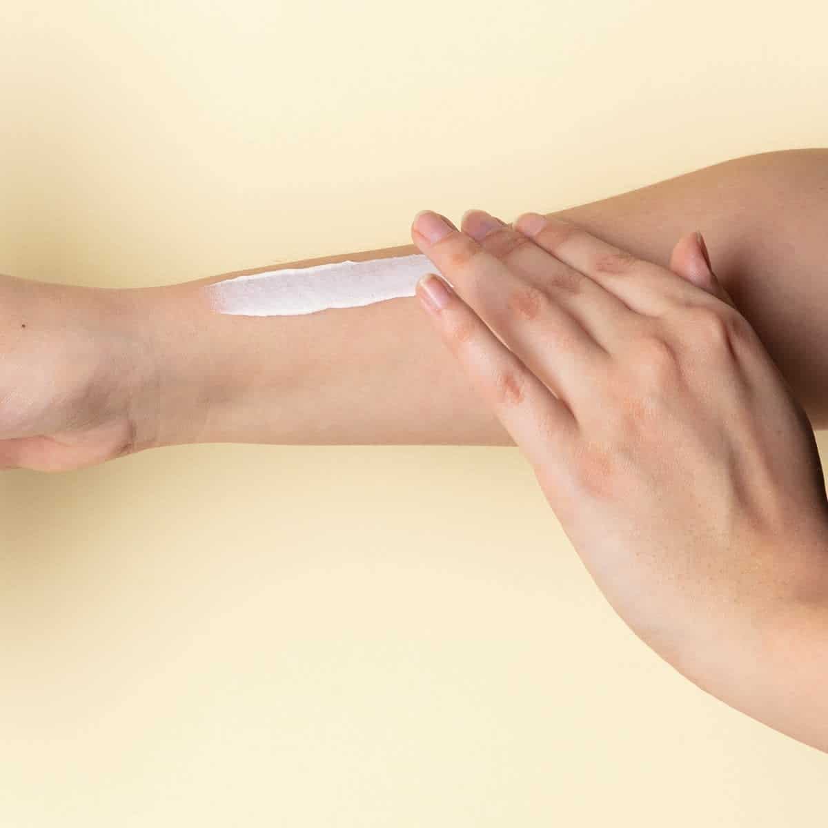 Naif - Na‚àö√òf Grown Ups - Sunscreen Body SPF 30 lotion tube 200ml