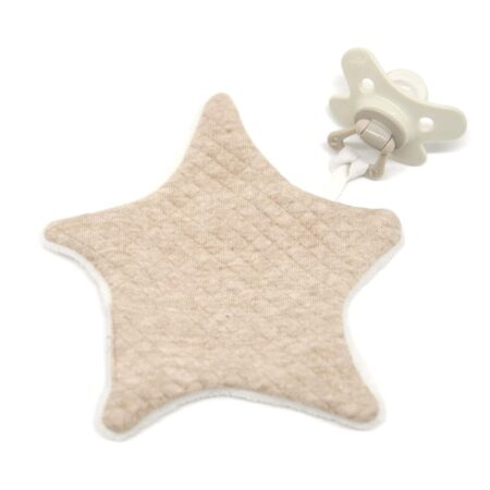 Living Nature - Fopspeendoekje Little Star in losange camel