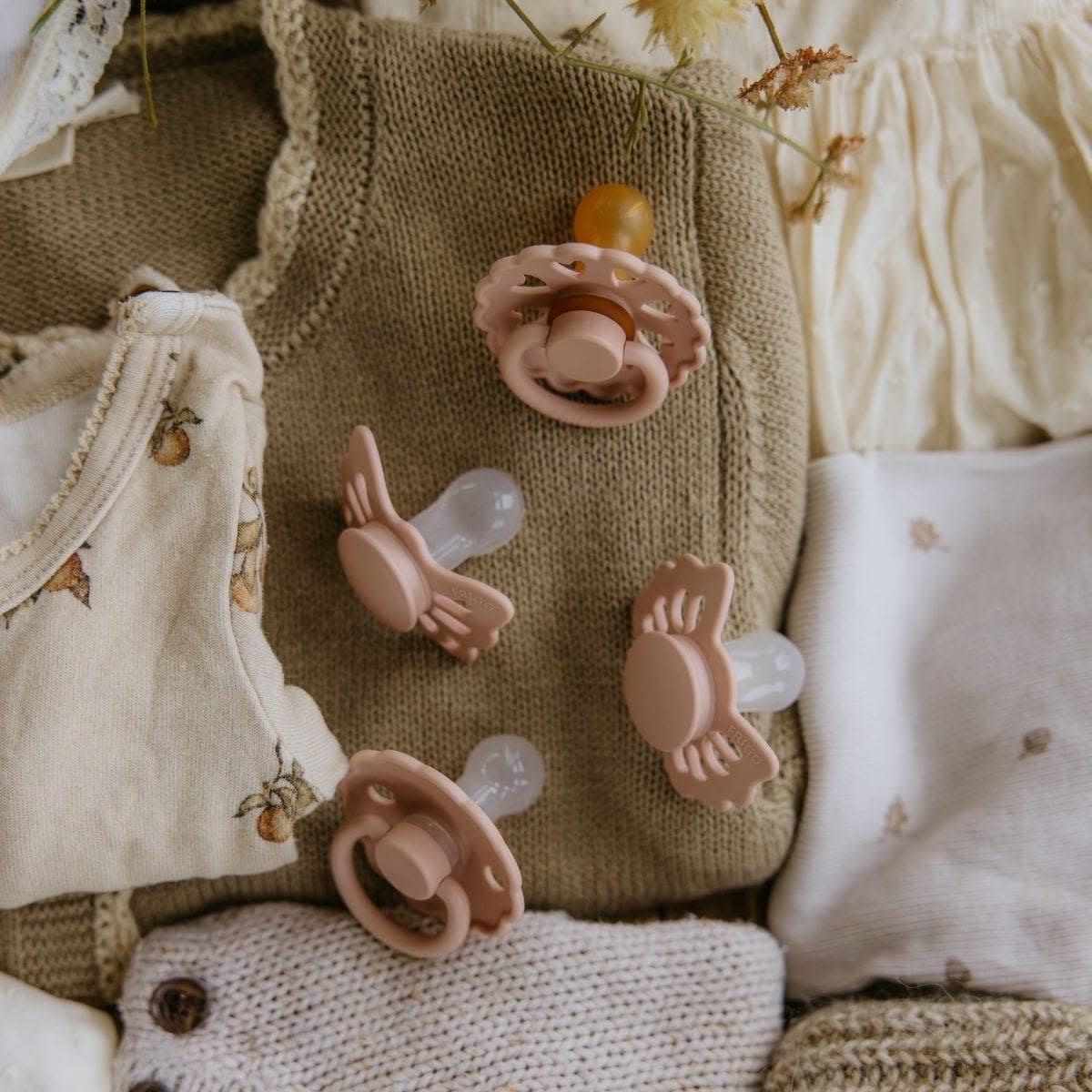 Frigg - Baby’S First Pacifier Pack - T1 Blush