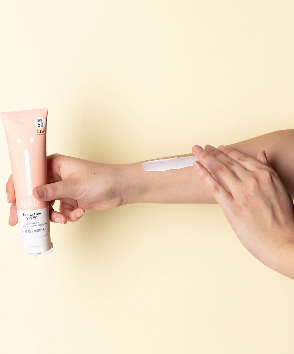 Naif - Na‚àö√òf Grown Ups - Sunscreen Body SPF 50 lotion tube 100ml