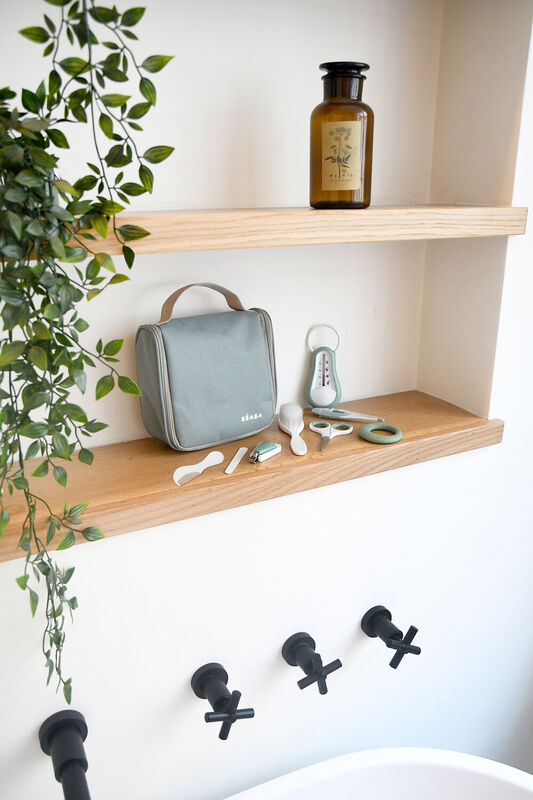 Beaba - Verzorgingsset 10 accessoires groen met toilettas